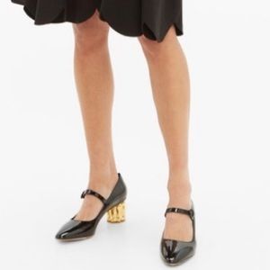 New Salvatore Ferragamo Ortensia Suede 